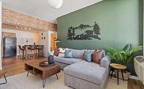 The Grizzly House I Sleep 7 I Patio & Bbq I 55 Tv
